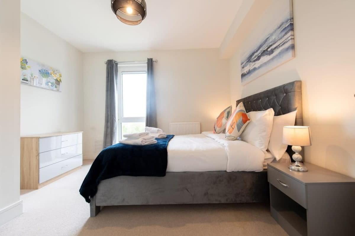 Fantastic 1 Bed Apartment In Crawley Exterior photo