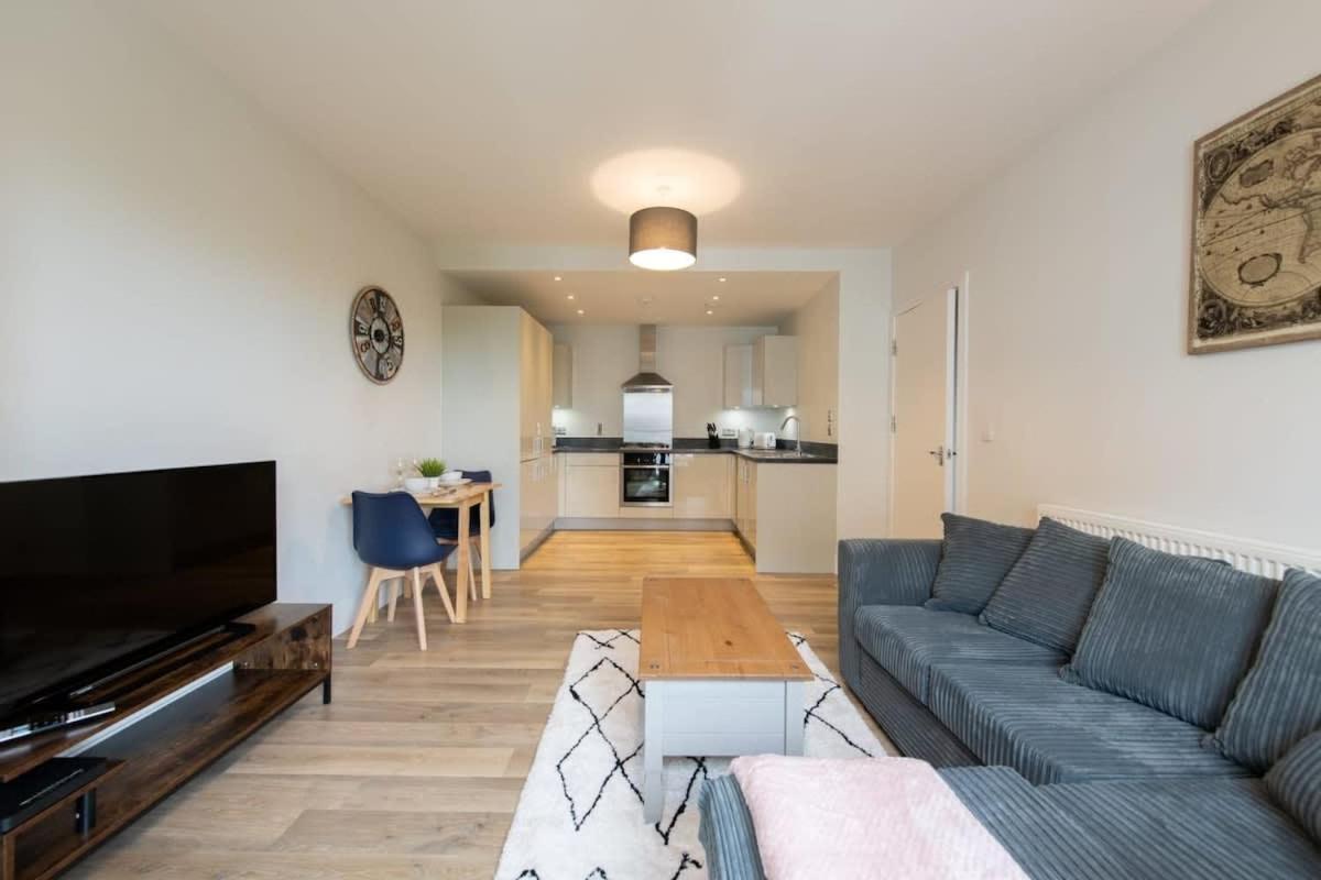 Fantastic 1 Bed Apartment In Crawley Exterior photo