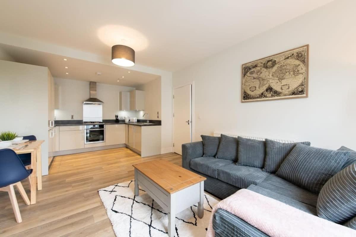 Fantastic 1 Bed Apartment In Crawley Exterior photo