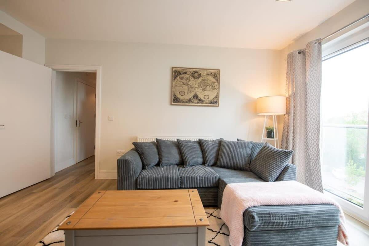 Fantastic 1 Bed Apartment In Crawley Exterior photo