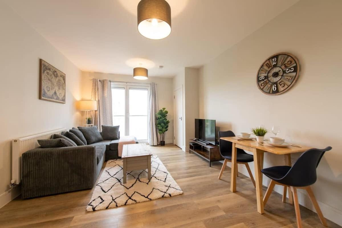 Fantastic 1 Bed Apartment In Crawley Exterior photo